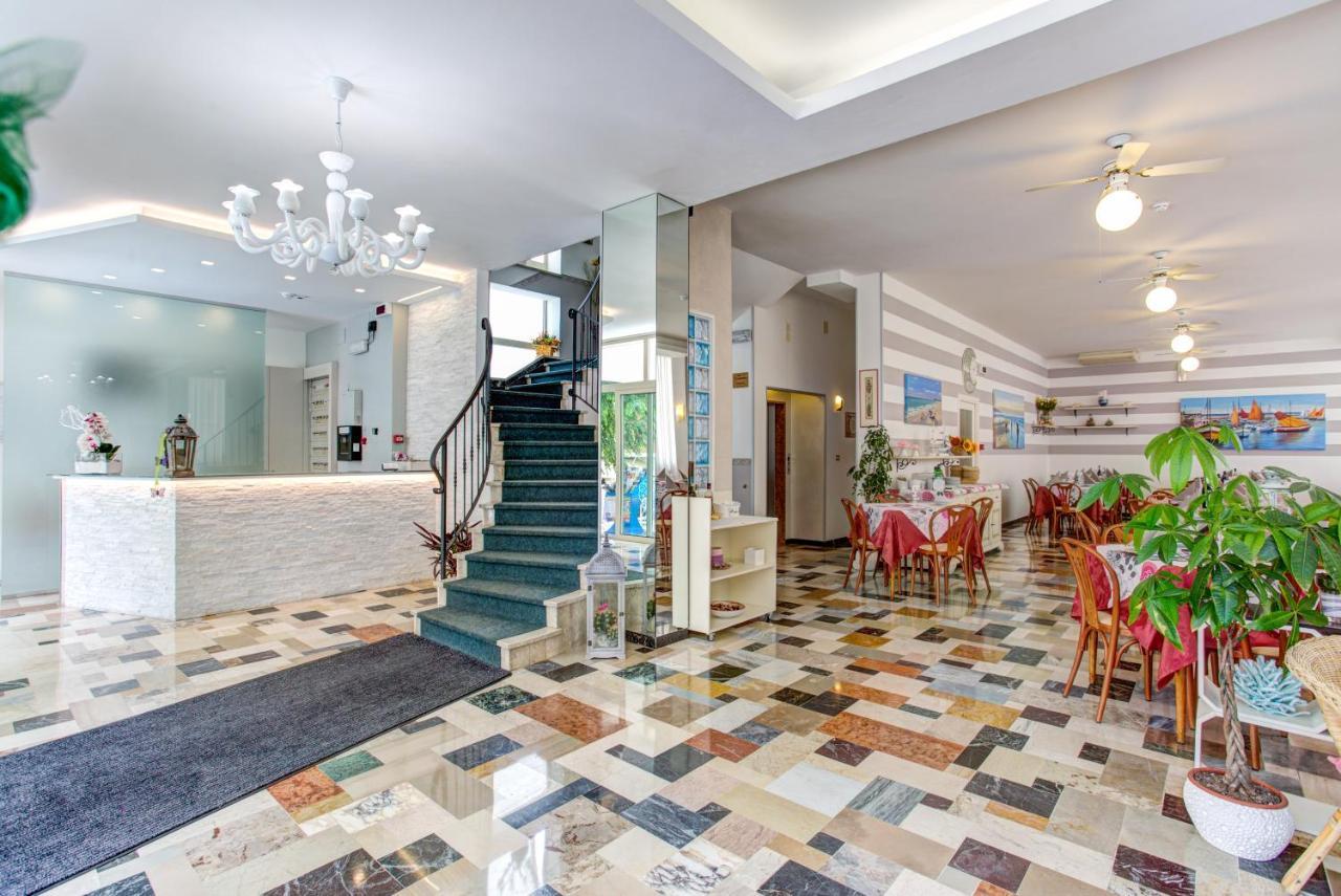 Hotel Puppi Cattolica Luaran gambar