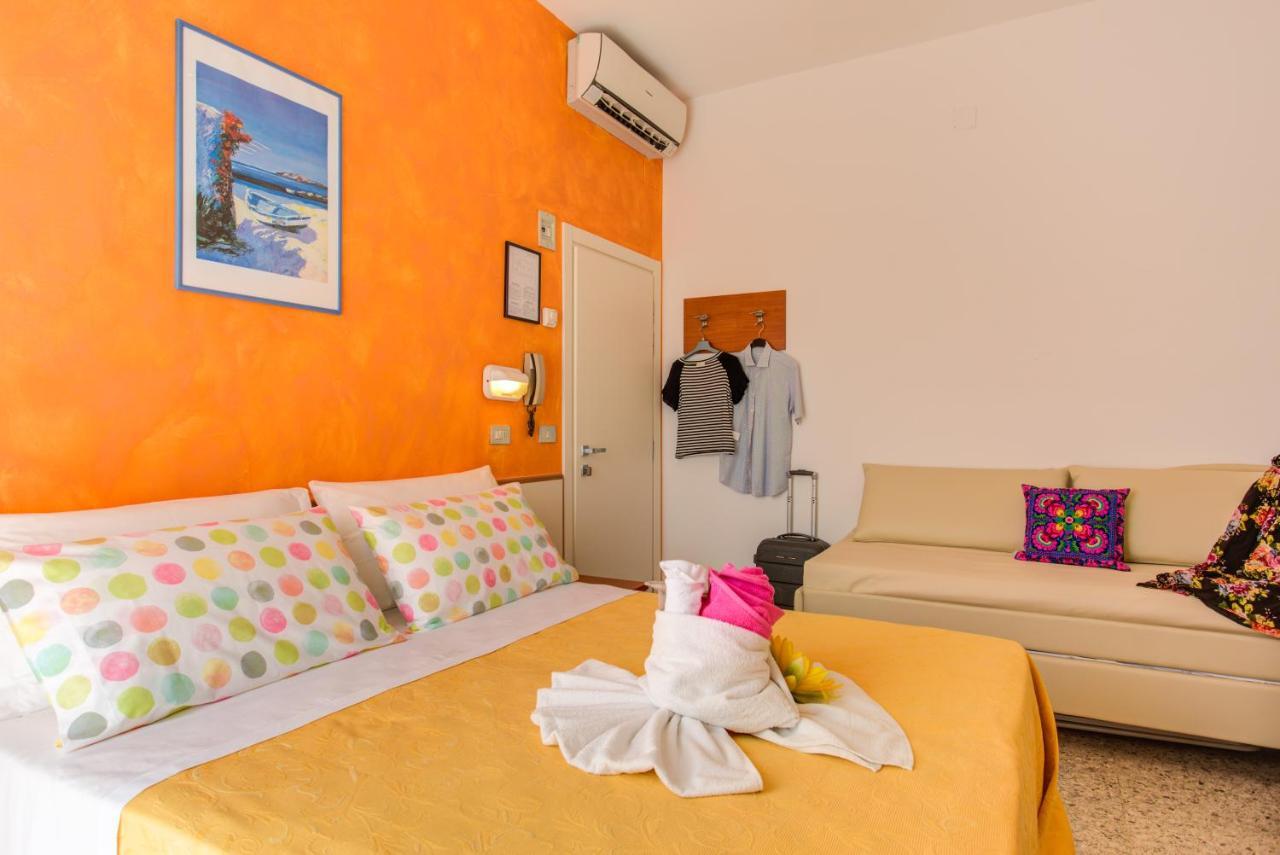 Hotel Puppi Cattolica Luaran gambar