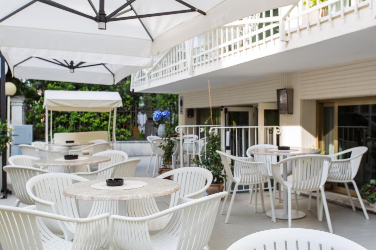 Hotel Puppi Cattolica Luaran gambar