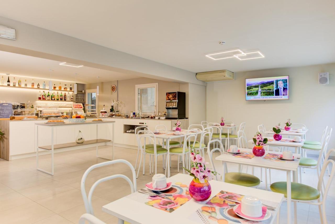 Hotel Puppi Cattolica Luaran gambar