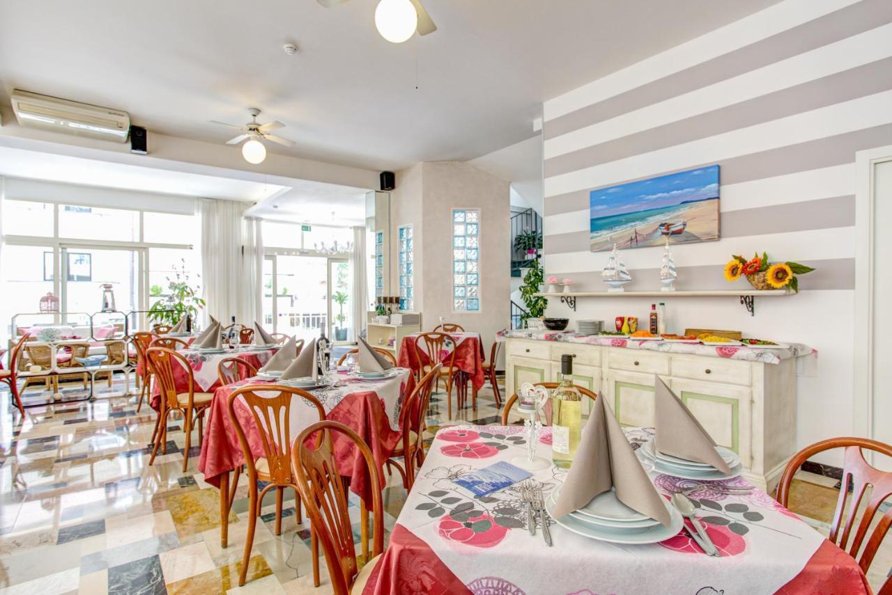 Hotel Puppi Cattolica Luaran gambar